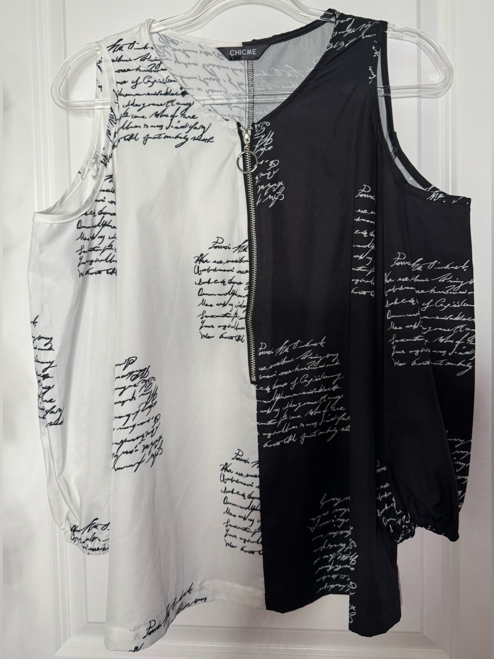 CHICME Black & White Script Zip-Front Cold-Shoulder Blouse size large
